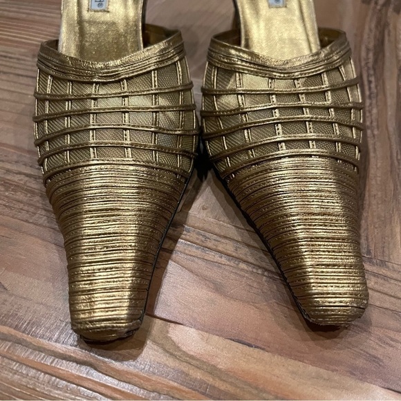 Women's gold bronze kitten heels metal metallic leather open back size 8 slides - Picture 8 of 15